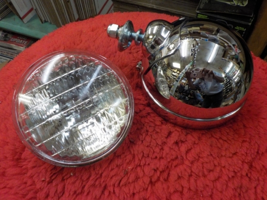 FL FLH "NEW" SPOT LIGHT SEALED BEAM 12 V #68674-69